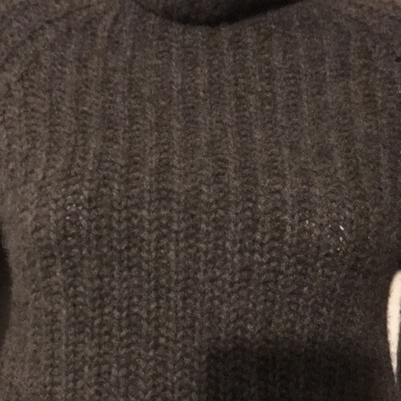 Bebe 100% cashmere cable knit turtleneck crowl neck sweater sz M - Picture 3 of 9